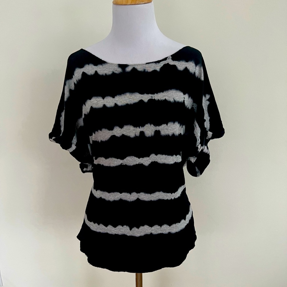 BEBE BOHEMIAN LUXE TIE DYE SHIRT! ASO KIM KARDASHIAN! Size xsmall